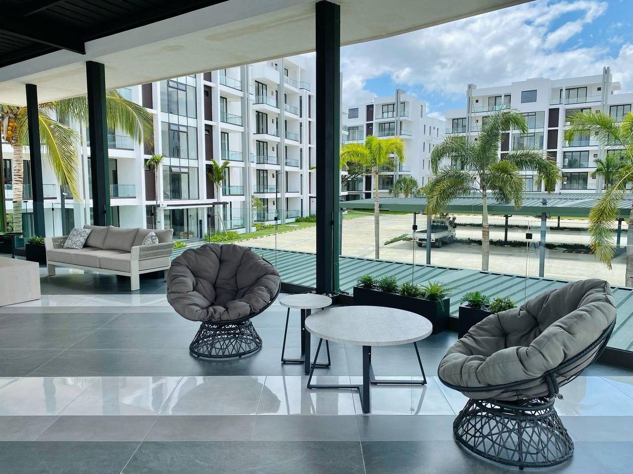 Amplios Apartamentos de Lujo con 3 Habitaciones, Piscina y Gimnasio de Venta en Cerro Hermoso!