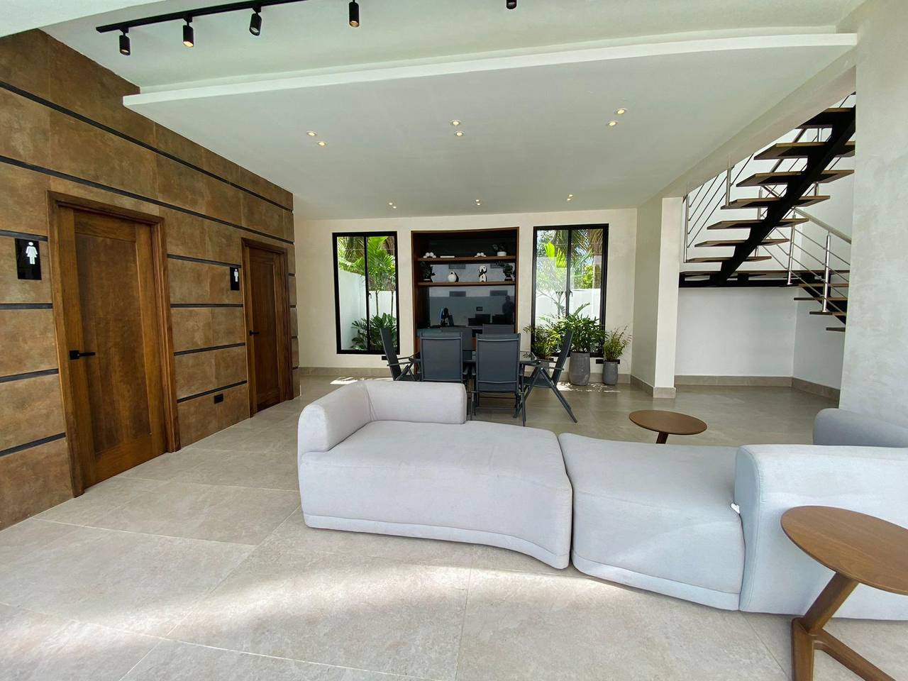 Nuevo y Moderno Penthouse de 3 Habitaciones con Terraza Privada, Gimnasio y Piscina de Venta próximo a Los Laureles!