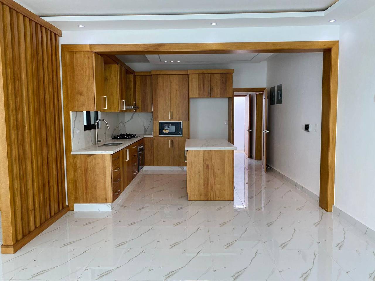 Lujosa Casa de 4 Habitaciones y 2 Cocinas con Línea Blanca Incluida de Venta en Villa María!